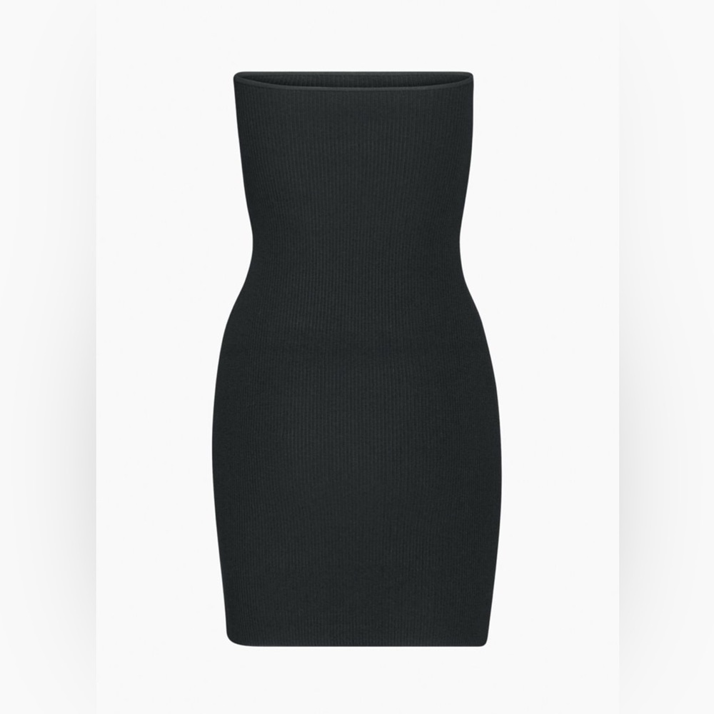 Elegant Black Strapless Dress - Picture 2 of 8